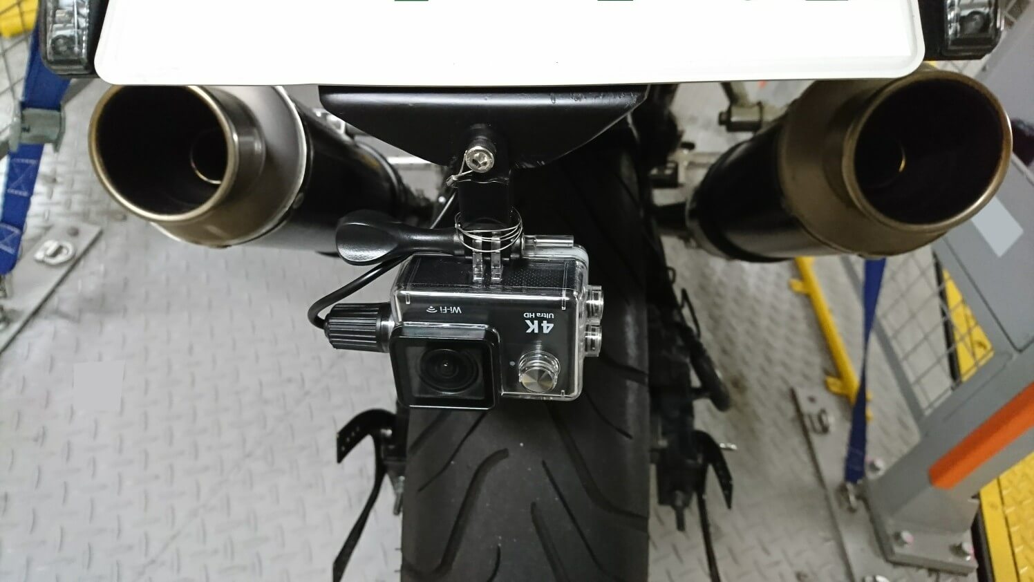 乗用車と比較しここに注意 バイク トラックへドライブレコーダーの備えを 日本ライティングblog