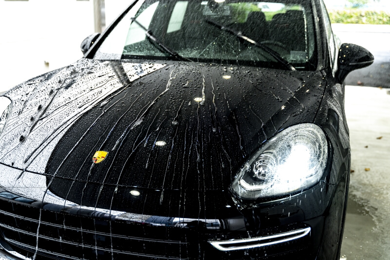 黒色の車こそガラスコーティングがおすすめ 黒色の車の特徴と注意点について解説 日本ライティングblog